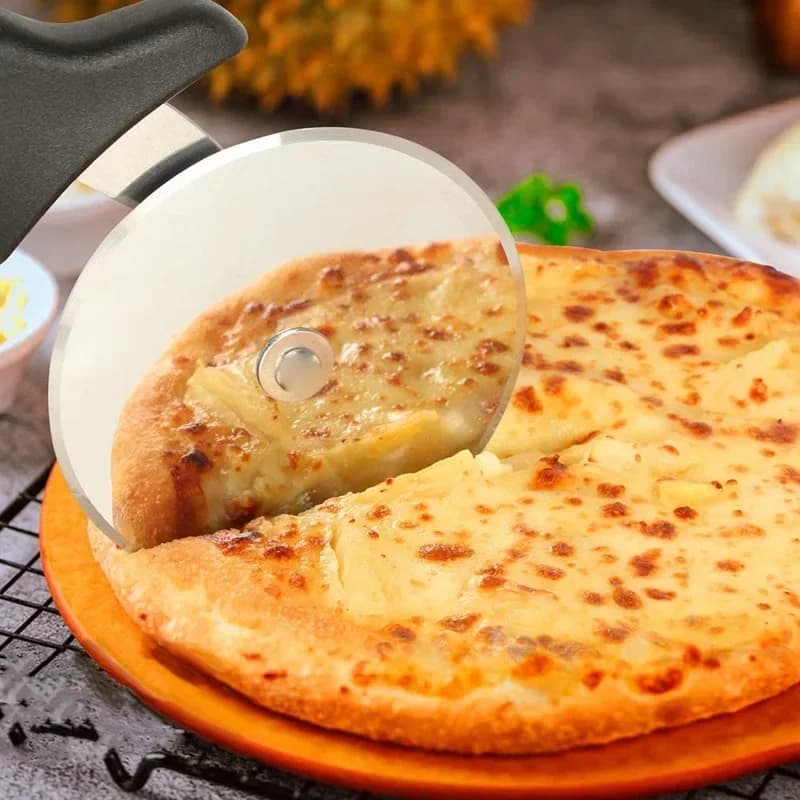 Pizzaleikkuri ruostumattomasta teräksestä